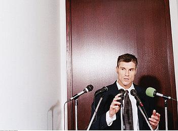 霓虹风独立恐怖游戏《农神节》预告 10月27日发售